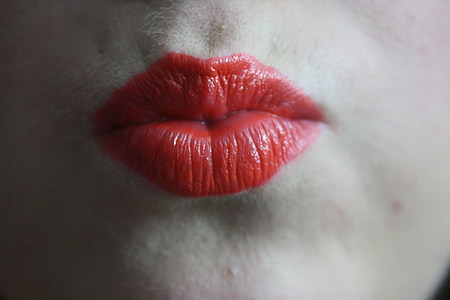 woman red lip thumbnail