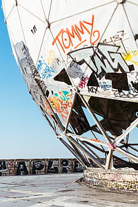 graffiti art on glass panels thumbnail