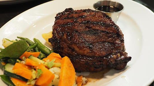 steak on plate thumbnail