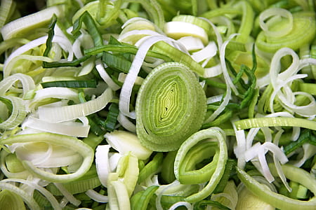sliced spring onions thumbnail
