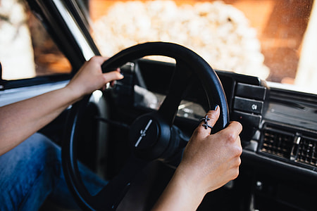 Woman in the car thumbnail