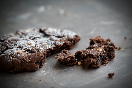 selective focus photography of crinkles thumbnail