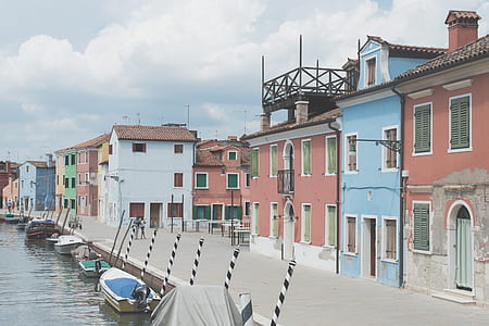 houses near body of water thumbnail