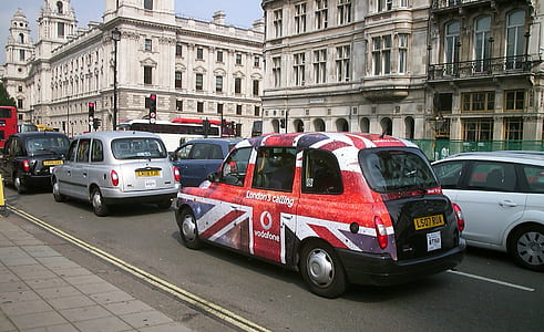 taxi cabs on the street thumbnail