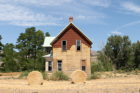 Wooden Cabin in Oregon thumbnail