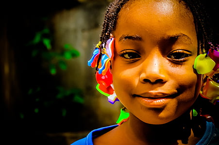 selective focus photography of girl with hair clips thumbnail
