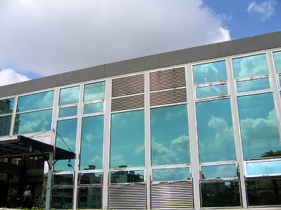 -- with the sky reflecting in the facade thumbnail