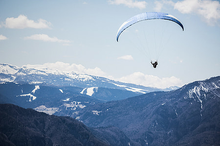 Parasailing over the Alps at Levico thumbnail