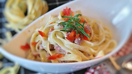 food photography of carbonara thumbnail