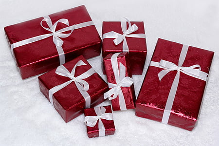 red gift boxes with white laces thumbnail