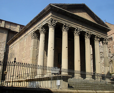 Roman temple in Vic Spain thumbnail