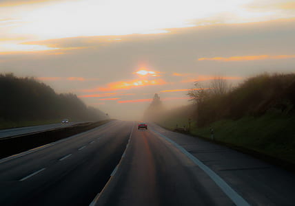 in distance vehicle thumbnail
