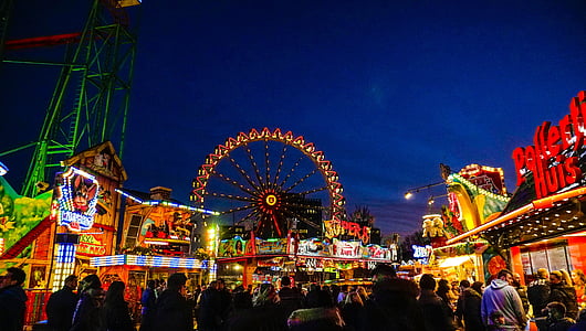 Аттракцион funfair. Ярмарка с аттракционами на английском. Карусель. Ярмарка аттракционов. Ярмарка аттракционов.