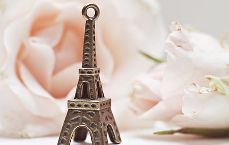 Eiffel Tower pendant thumbnail