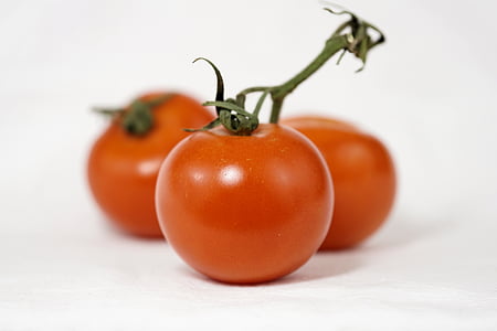 selective focus photography three orange tomatoes thumbnail