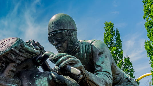 Harley-Davidson statue thumbnail