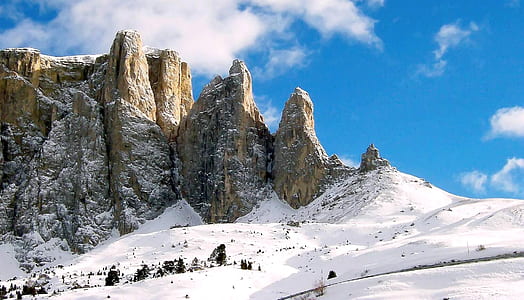 landscape photo of mountain with snow thumbnail