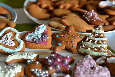 assorted-shaped ginger breads thumbnail