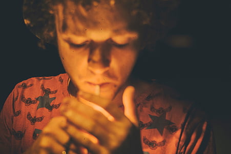 photo of person covering his cigarette thumbnail