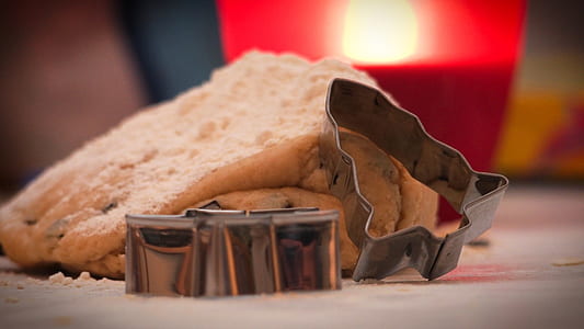 selective focus photography of grey cookie molder thumbnail