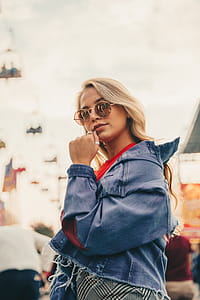Blonde Model Posing Photo thumbnail
