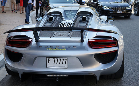 silver Porsche 913 Spyder near people thumbnail