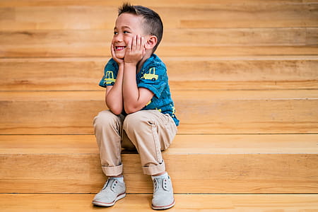 Cute Kid On Steps Photo thumbnail