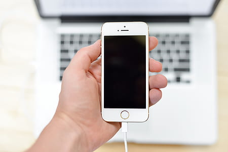 hand, apple, iphone, smartphone thumbnail