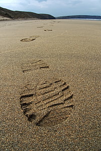 shoe prints in the sand photography thumbnail