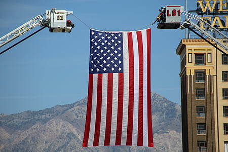 USA flag between lift carriers thumbnail