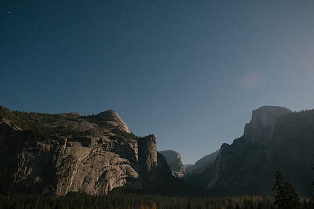rocking mountains at daytime thumbnail