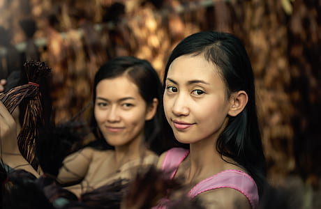 woman wearing pink sleeveless top thumbnail