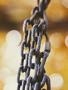shallow focus photography of gray steel chain thumbnail