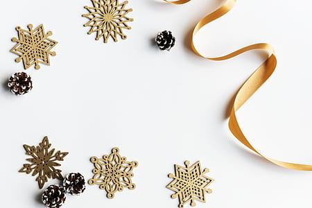 gold snowflakes thumbnail