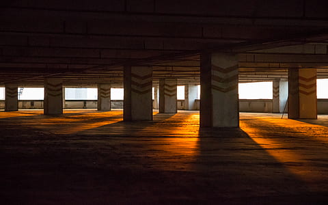 white concrete columns thumbnail
