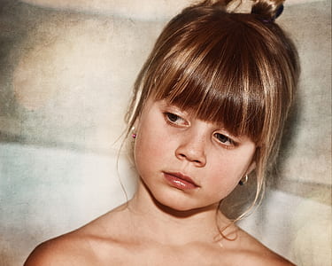 photography of girl with bangs thumbnail