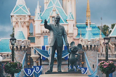 Walt Disney and Mickey Mouse statue thumbnail
