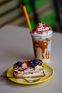 Blueberry And Strawberry Sliced Cake thumbnail