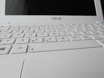 white Asus laptop computer thumbnail