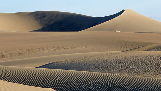 landscape photography of sand dunes thumbnail