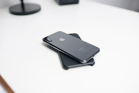 space gray iPhone X selective focus photo thumbnail