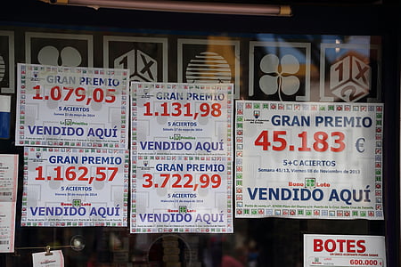Gran Premio cards on clear glass surface thumbnail
