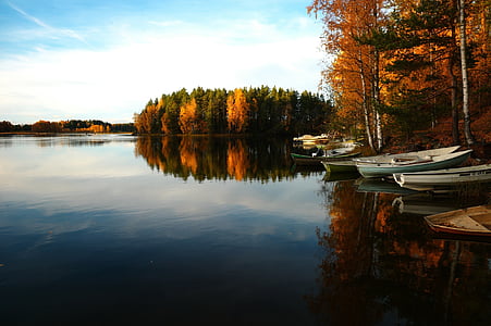 park water vessels at the lake thumbnail