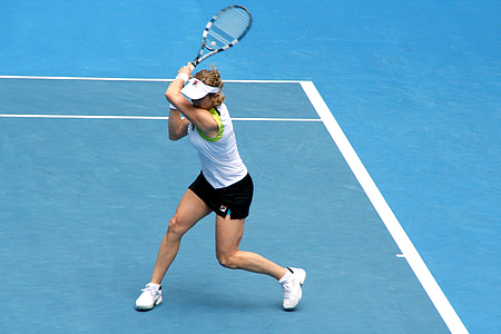 woman playing tennis thumbnail