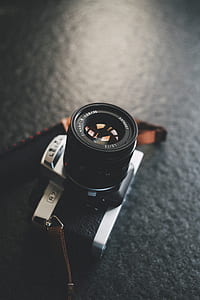 black and gray Leica R7 camera thumbnail