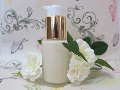 white pump bottle surrounded by three white petaled flowers thumbnail