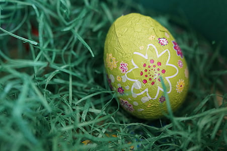 sallow focus photography of green floral Easter egg thumbnail