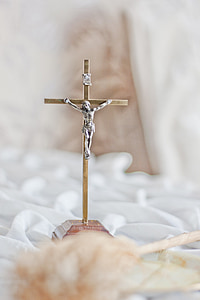 brown and silver-colored Christ the Crucifixion decor thumbnail