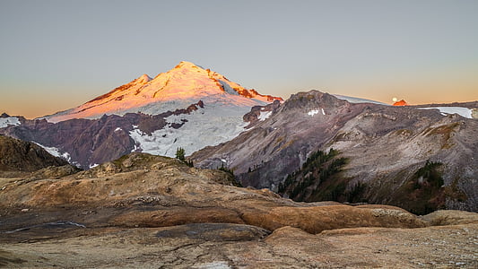 landscape photography of mountain range thumbnail