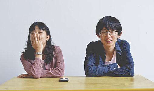 woman and man sitting together thumbnail